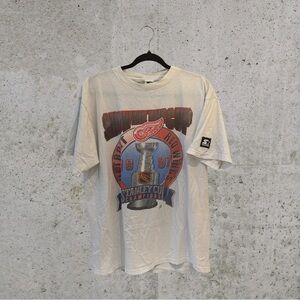 Vintage STARTER Detroit Red Wings 1997 NHL Stanley Cup finals white Tee.